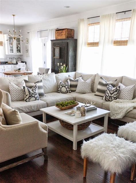 50 Stunning Winter Living Room Decor Ideas You Should Try - SWEETYHOMEE