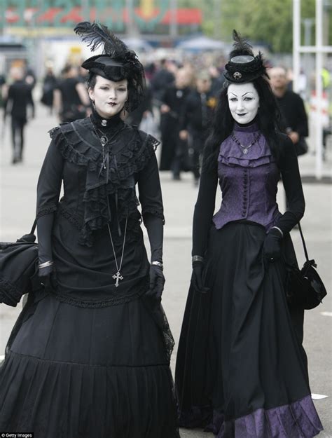 FASHION MDX TEXTILES (GENERIC FASHION BLOG): GOTH