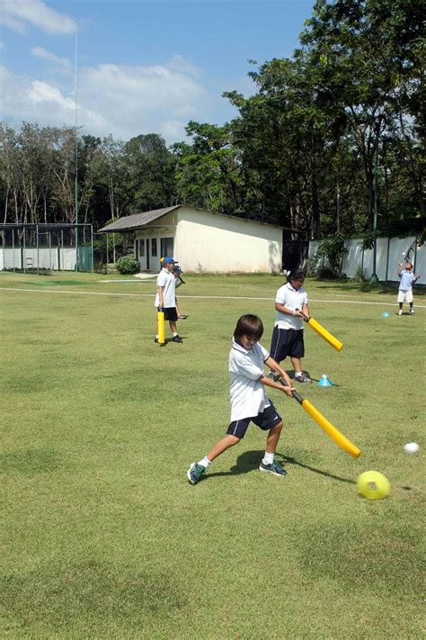 Kajonkiet Phuket kids stump up for cricket coaching