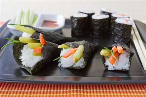 Temaki Vs Maki: What's The Difference? - Substitute Cooking