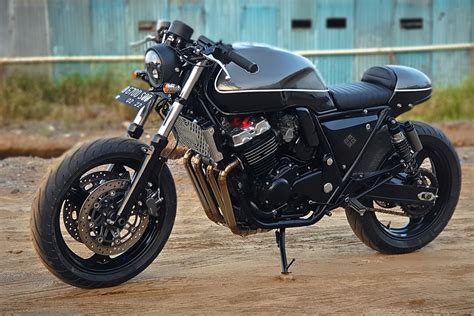 Honda CB400 Super Four Meets Indonesia’s Bespoke Wizardry - autoevolution