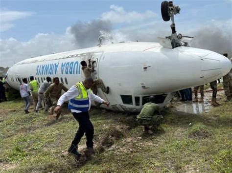 US Soldiers assist passengers injured in Somalia plane crash | Article ...