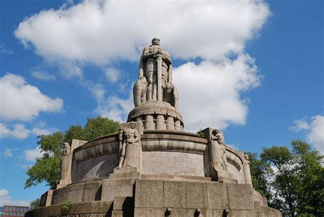 Bismarck-monument Hamburg - Hamburg - TracesOfWar.nl