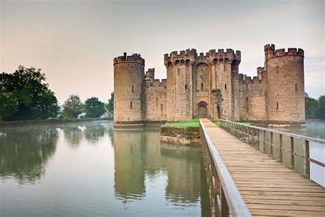 StrangePegs: Abandoned Places: Bodiam Castle (and IWSG)