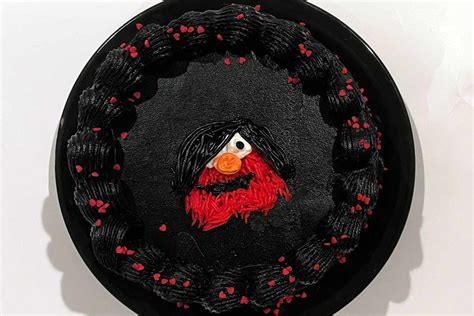 Baker Makes an 'Emo Elmo' Cake After Misreading a Customer's Request