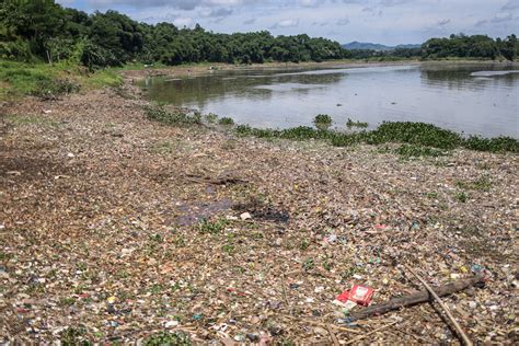 FOTO: Sungai Citarum Kembali Dipenuhi Sampah