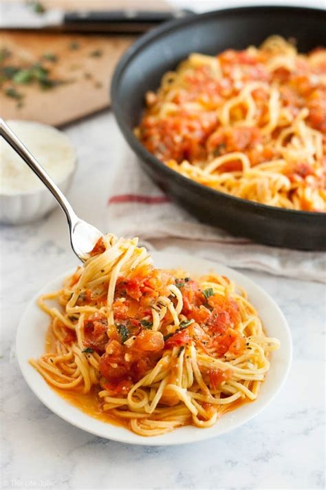 Pasta Pomodoro - a quick and easy weeknight pasta recipe