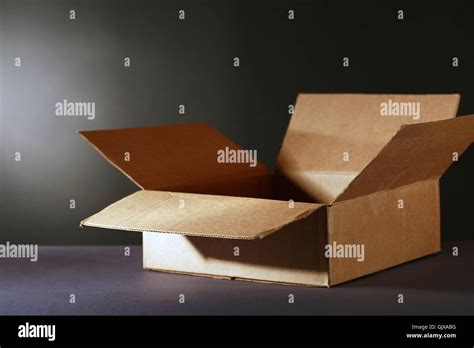 Open Cardboard Box Stock Photo - Alamy