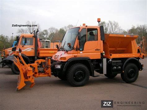 Unimog U 400 with snow plow and spreader 2004 Other trucks over 7,5t Photo and Specs