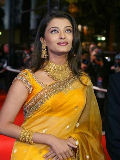 Aishwarya Rai looks hot and sizzling in Saree HD pics - BOLLYWOOD ADDAA ...