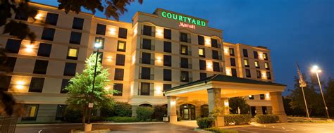 Louisville Airport Hotels | Courtyard Louisville Airport