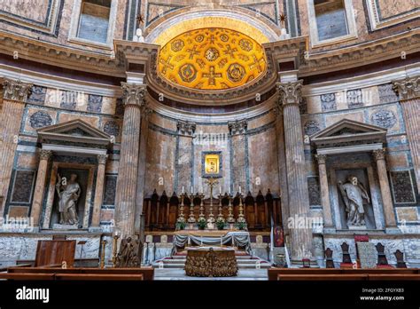 Italy, Rome, Pantheon interior, high altar in ancient Roman temple and ...