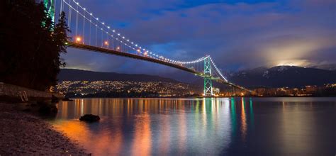 Golden Gate Bridge at night 1226163 Stock Photo at Vecteezy