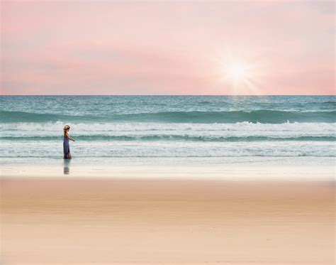 Images Gratuites : plage, mer, côte, eau, le sable, océan, horizon, en marchant, ciel, fille ...