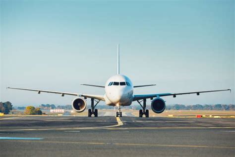 Best Airplane Front View Stock Photos, Pictures & Royalty-Free Images ...