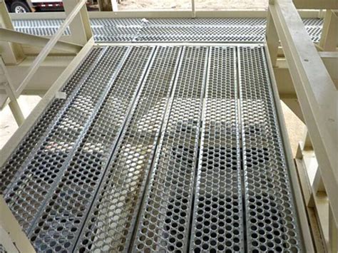 Galvanised Steel Perf O Grip Plank Grating , Perforated Metal Screen ...