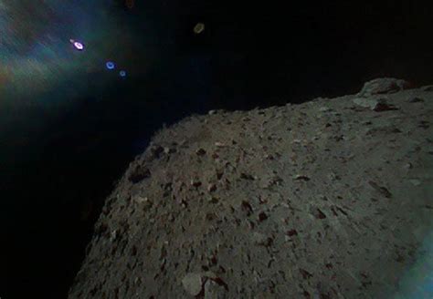 Latest images via Japanese rovers on asteroid Ryugu | Space | EarthSky