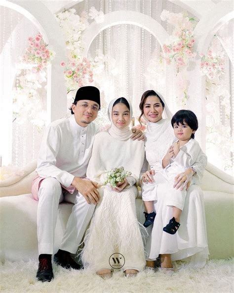 New Family Photo of Engku Emran with Wife and Stepchild, Aleesya's Smile Stands Out