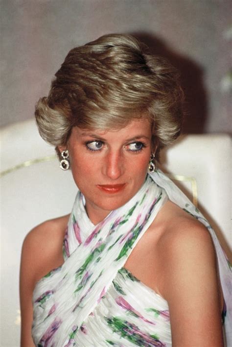 Princess Diana Wearing Blue Eyeliner in 1990 | Princess Diana Best Blue ...