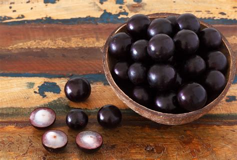 6 Important Things Everyone Should Know About Jabuticaba Berries