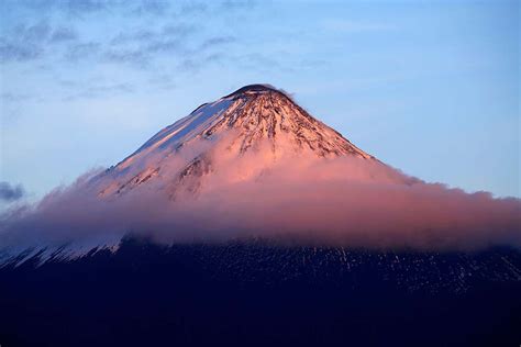 Volcano in Ecuador can trigger avalanches that travel 60 kilometres ...