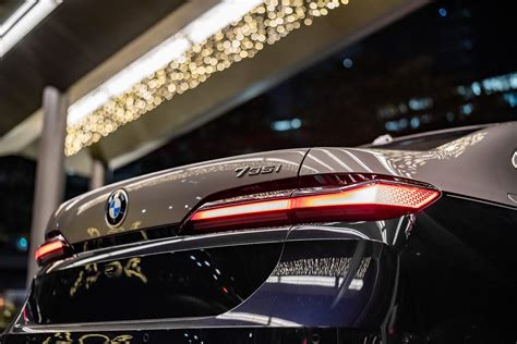 2022 BMW 735i Review : Savoir Faire | TopGear Singapore