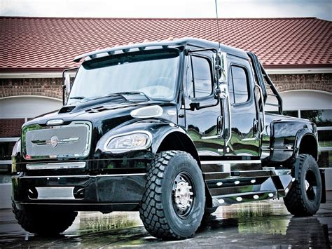 Powerful 2004 Freightliner Business Class M-2 Sportchassis Grille Semi Tractor