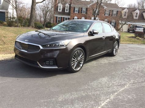 Car Review: Kia Cadenza Limited blurs the line between premium and luxury - WTOP News