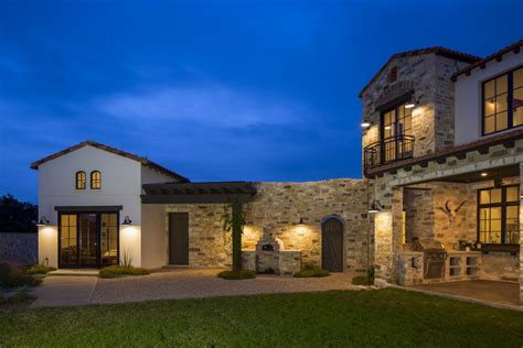 Contemporary Italian Farmhouse — Vanguard Studio, Inc. Austin, Texas Architect