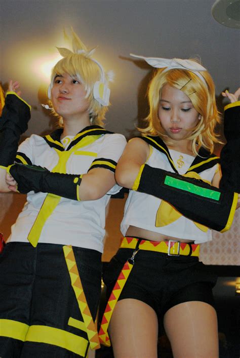 Len and Rin Kagamine Cosplay by OhMyMe on DeviantArt