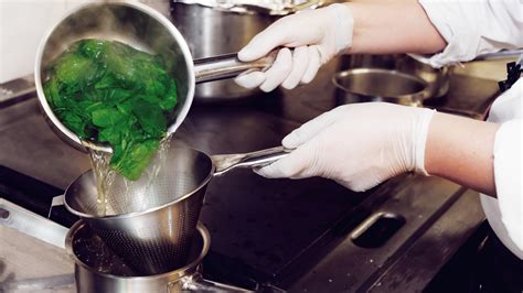 The Reason You Should Pay Close Attention When Blanching Vegetables