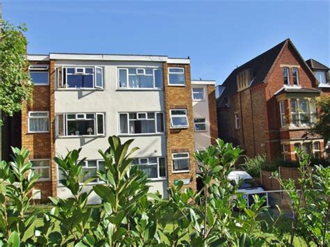 Property in South Norwood Hill, South Norwood, London, SE25 6AT