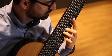 Tolgahan Çoğulu – Microtonal Guitar