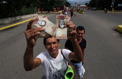 After Outbreak Of Looting, Venezuela Delays Phase-Out Of Large Currency ...