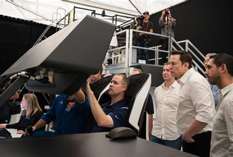 NASA's chief and Elon Musk mend fences at SpaceX