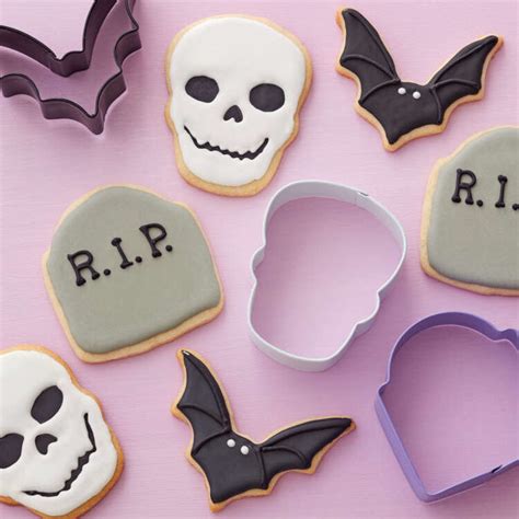 Bat, Tombstone and Skull Halloween Cookie Cutter Set, 3-Piece | Wilton