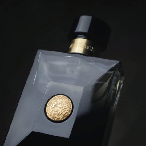 Versace Pour Homme Oud Noir Versace Cologne - un parfum pour homme 2013