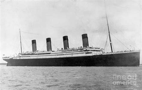 Rms Titanic Sailing From Southampton Photograph by Bettmann - Fine Art America