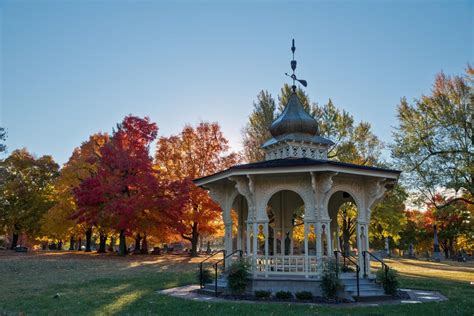 View Beautiful Fall Foliage At These 15+ Spots Around Springfield | Springfield, Missouri