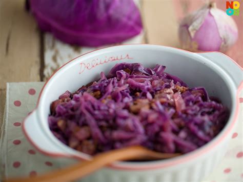 Braised Red Cabbage with Bacon Recipe | NoobCook.com