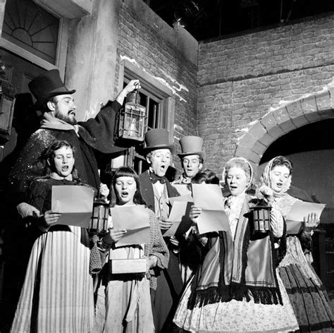 Christmas Carols – History – Fun and Games .org