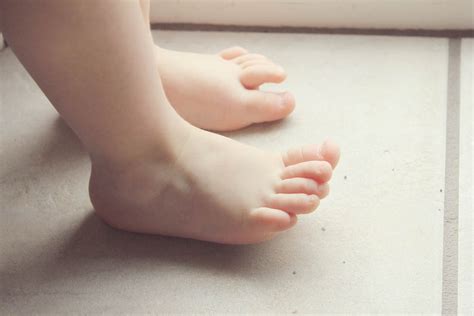 sassafras: little boy feet :: photography