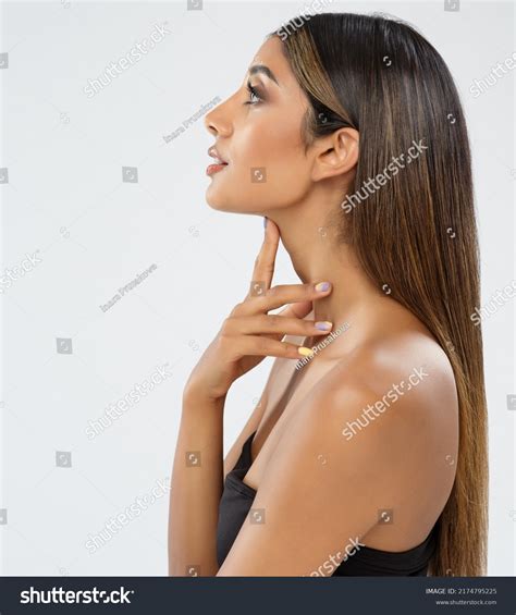 1,798 Profile Woman Long Neck Images, Stock Photos & Vectors | Shutterstock