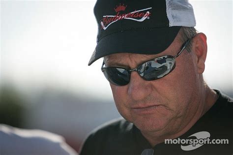 NASCAR veteran Ken Schrader dominates at Salem