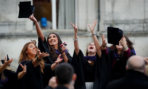 Graduation girls - Southampton Solent University