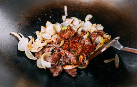 Beef Onion Stir-fry: Quick Chinese Recipe - The Woks of Life