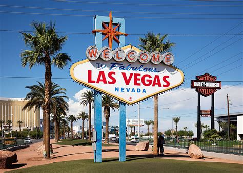 How Las Vegas was designed (or at least it's famous sign)