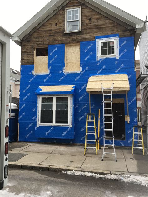 Installing Cedar Shingles with Woven and Flared Corners - Fine Homebuilding