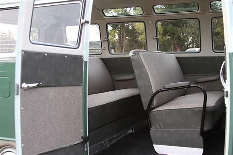 1965 VOLKSWAGEN 21-WINDOW DELUXE MICROBUS - Interior - 212552