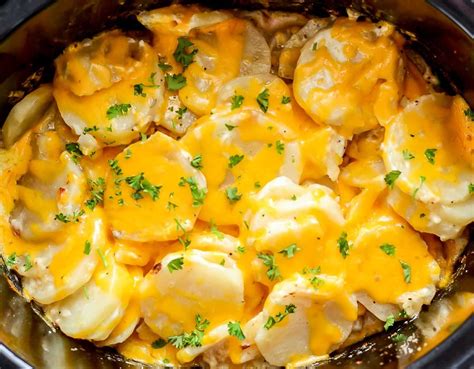 Crock Pot Scalloped Potatoes {Easy & Cheesy} | Lil' Luna